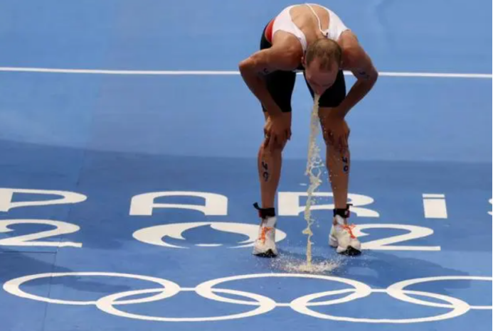 Olympic athlete throws up after swimming in the Seine